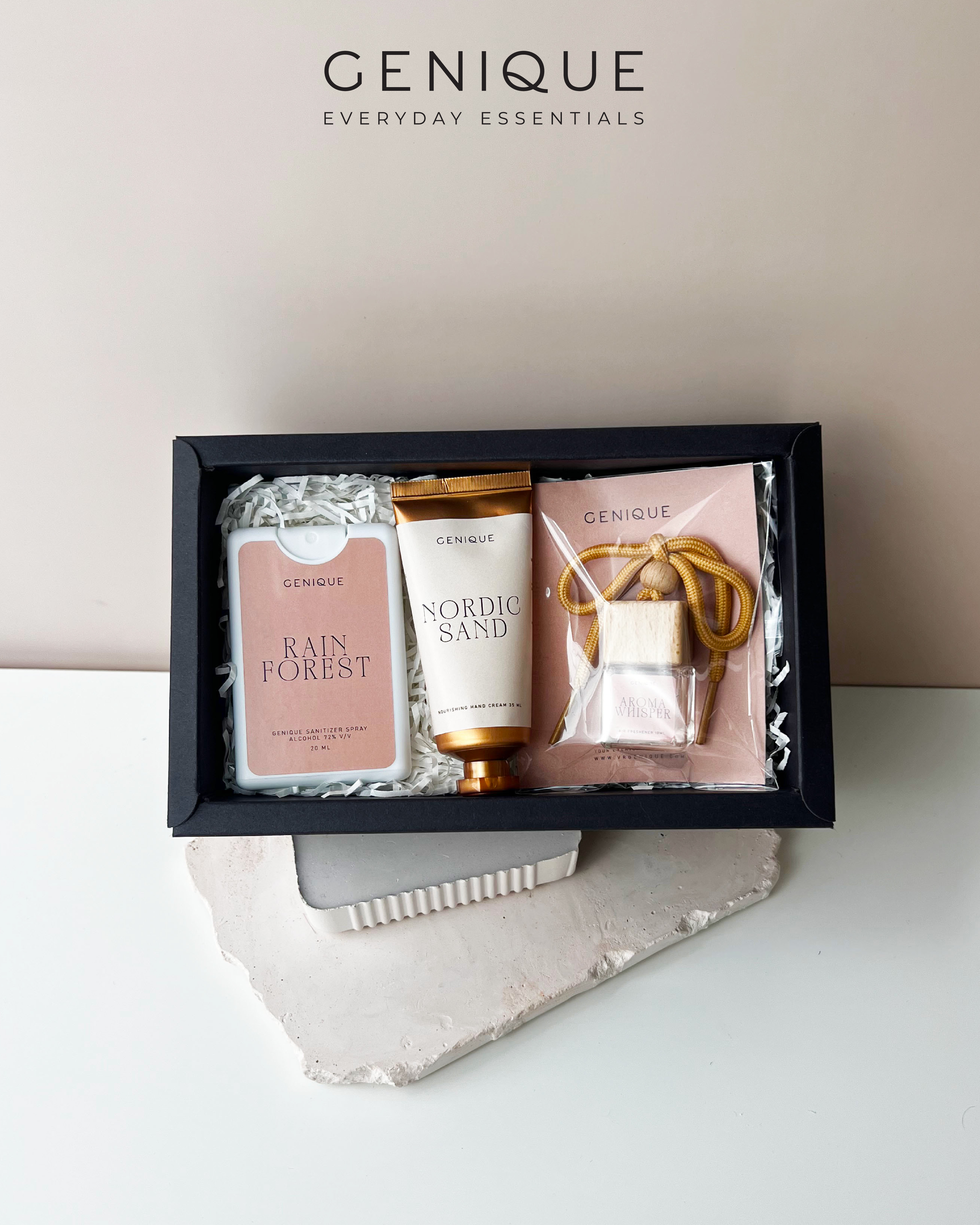 Genique พรีเมี่ยมเซท Giftset  คาร์อโรมา แอลกอฮอล์+hand cream+น้ำหอมปรับอากาศ