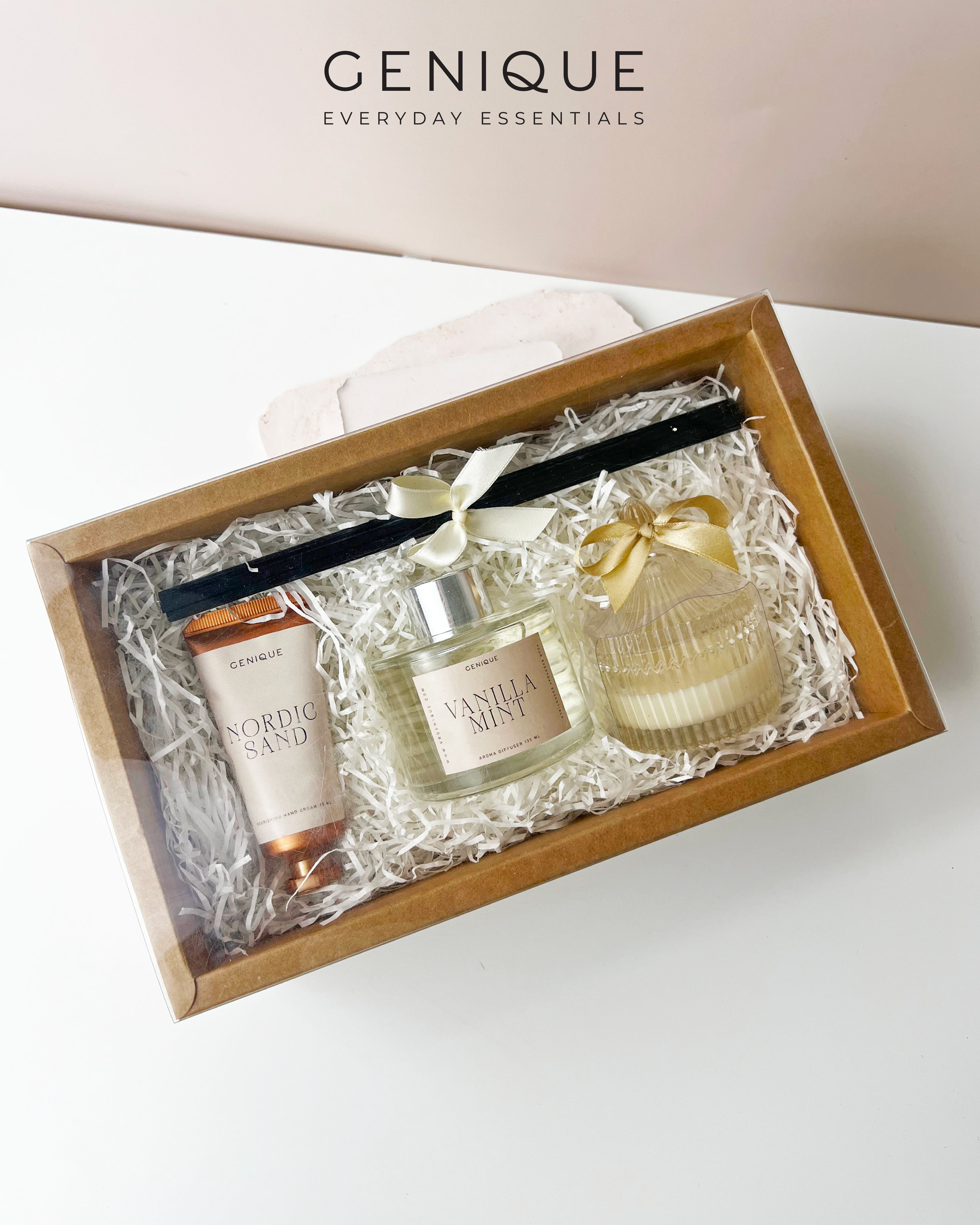 Genique พรีเมี่ยมเซท Giftset  โฮมอโรมา Handcream+ เทียนหอม Crystal + Diffuser 135ml.